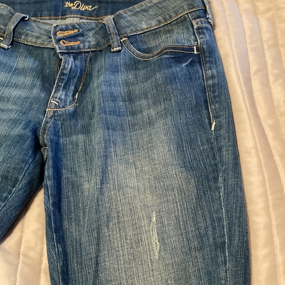 Old Navy Diva Cropped Jeans - Picture 7 of 8